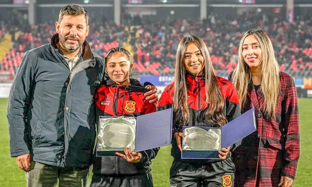 ISIDORA BENAVIDES Y MARTINA POBLETE RECIBEN RECONOCIMIENTO TRAS HISTÓRICA CLASIFICACIÓN AL MUNDIAL SUB-17