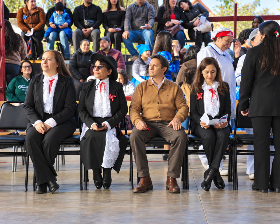 GOBERNADOR CELEBRA FIESTAS PATRIAS JUNTO A HISTÓRICA COMUNIDAD DE LA ESCUELA UNO SAN AGUSTÍN DE TALCA