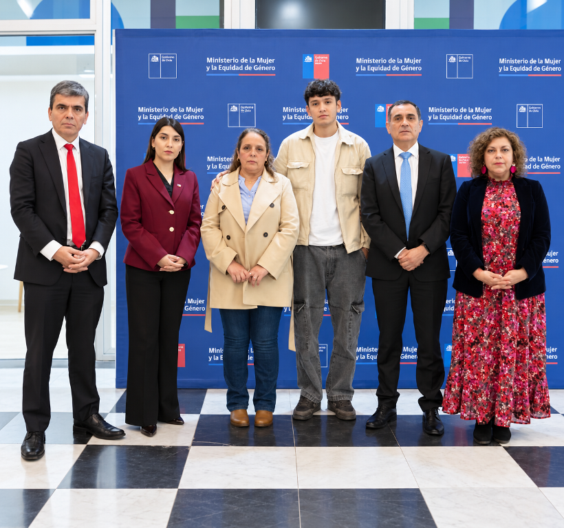 DIPUTADO JAVIER MUÑOZ Y FAMILIA DE MARIANA SEPÚLVEDA ENTREGAN PROPUESTA DE LA «LEY MARIANA» A LA MINISTRA DE LA MUJER Y EQUIDAD DE GENERO JUDITH MARÍN