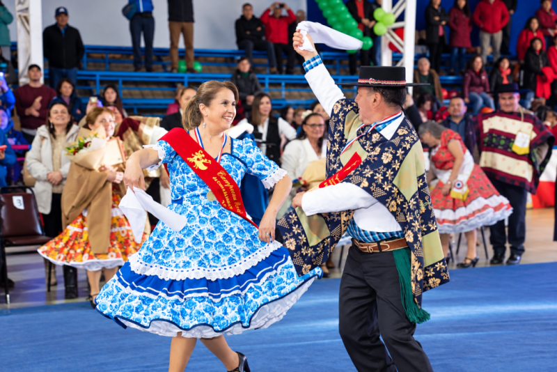 PAREJA DE MOLINA SE CORONA CAMPEONA REGIONAL DE CUECA DEL ADULTO MAYOR 2026 Y REPRESENTARÁ AL MAULE EN EL CAMPEONATO NACIONAL
